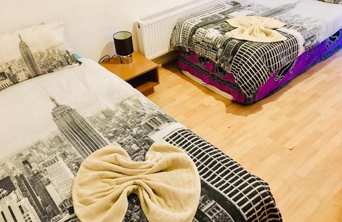 St. Dunstan's House | Room in BB - Double Bedroom in House Share to let at Stepney Green
