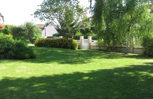 Saint-Germain-les-Corbeil House | Room in House - F2 in suburban residence 30 km from Paris