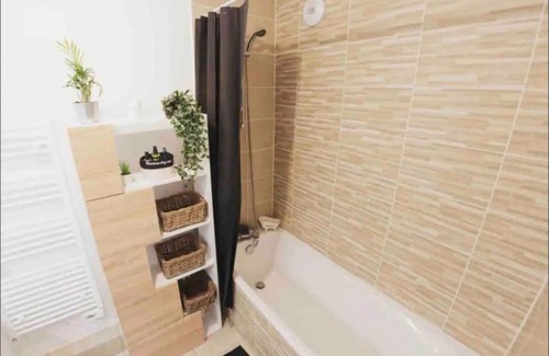 Schiltigheim House | Room in Guest room - Le Mercure - Schiltigheim - Marche de Noel - Parlement Europeen - Chambre dHote