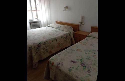 Luarca House | Room in Lodge - Double and single room - Pension Oria 3
