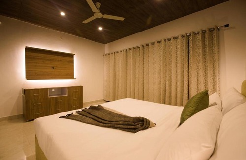 Landour House | Room in Lodge - Oakwood 302 - Elegant Private Room With Balcony at Landour, Mussoorie