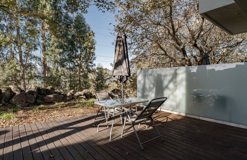 Vieira do Minho Apartment | Room 'King Deluxe - Oak Nature' with Shared Pool, Shared Terrace and Wi-Fi