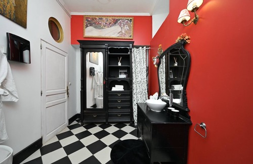 Pech-Luna House | Room 'Louise' with Shared Pool, Shared Terrace and Wi-Fi