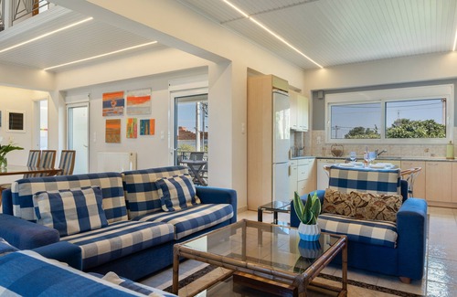 Spata-Artemida Apartment | Room 'Lower Level 6' with Shared Terrace, Wi-Fi and Air Conditioning
