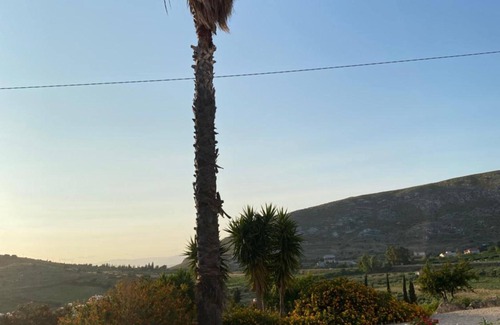 Montallegro Apartment | Room 'Monte Suso' with sea view, shared terrace and air conditioning