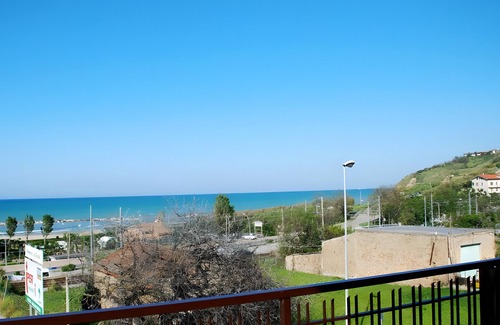 Ortona Apartment | Room 'Nadir' with Mountain View, Wi-Fi, and Air Conditioning