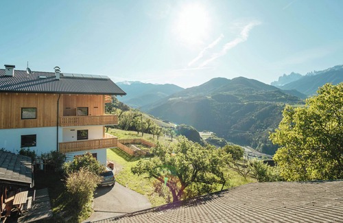 Velturno Apartment | Room 'Oberhemberger Hof Dreier' with Mountain View, Shared Terrace and Wi-Fi