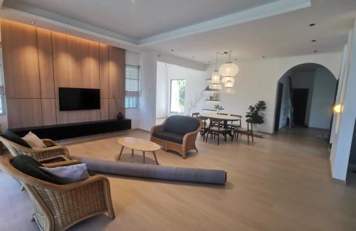 Sungai Petani Hotel | Room Only - Simple Quiet Residential Bungalow 5,403sqft