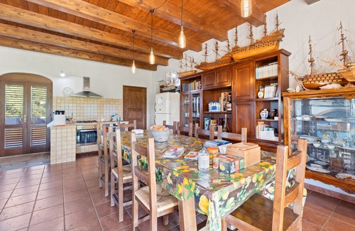 Massama Apartment | Room 'Ovest' with Shared Terrace, Wi-Fi and Air Conditioning