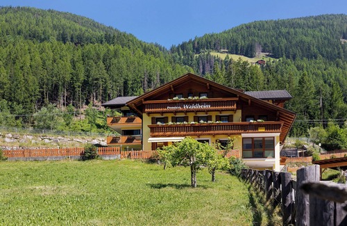 Valle Aurina Apartment | Room 'Pension Waldheim 3' with Mountain View, Shared Garden and Wi-Fi