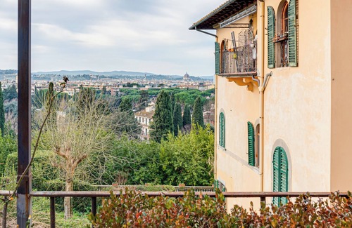 Fiesole Apartment | Room 'Pretty Suite Firenze' with Private Garden, Wi-Fi and Air Conditioning