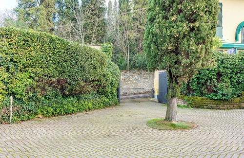 Fiesole Apartment | Room 'Pretty Suite Firenze' with Private Garden, Wi-Fi and Air Conditioning