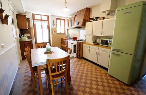Treigny House | Room rental Bienvenue chez Mémé Chambre de Dédé
