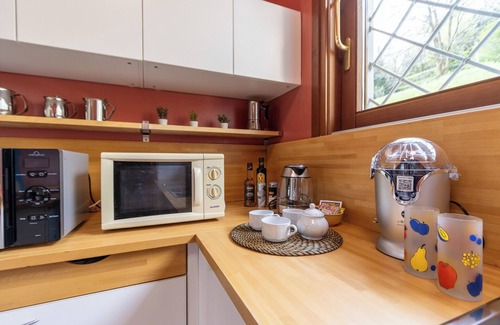 Montevecchia Apartment | Room 'Rosmarino' with Mountain View, Wi-Fi and Air Conditioning