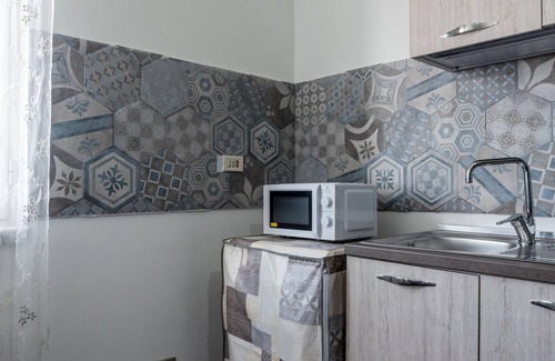 Agrigento Apartment | Room 'Stanza Fiore' with Wi-Fi and Air Conditioning