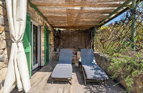 Moneglia Apartment | Room 'Stella Marina' with Private Terrace, Wi-Fi and Air Conditioning