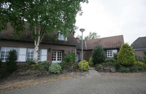 Blitterswijck Hotel | Room to Rent with Own Entrance, Living Room and Bathroom