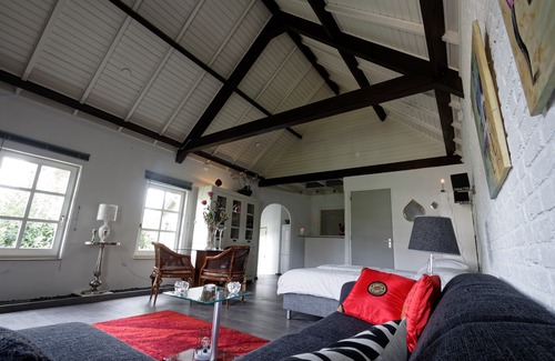 Blitterswijck Hotel | Room to Rent with Own Entrance, Living Room and Bathroom