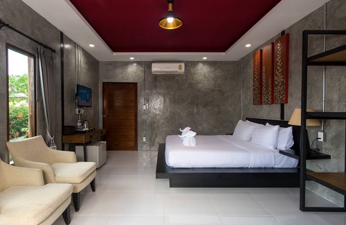 Wichit House | Room with Breakfast · Villa with Garden View, 16min to Phuket Old Town