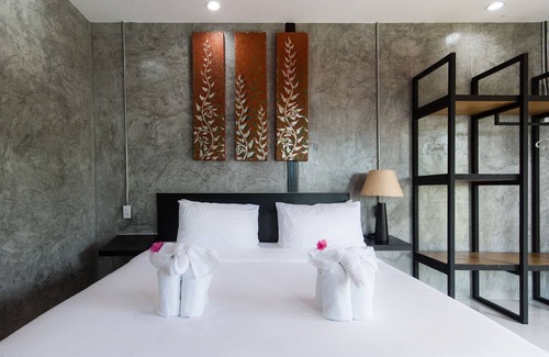 Wichit House | Room with Breakfast · Villa with Garden View, 16min to Phuket Old Town