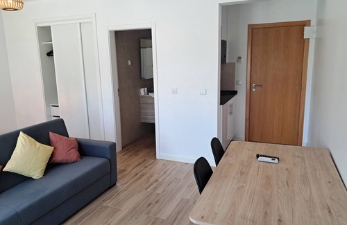 Castelo Apartment | Room with private bathroom and pool view at Casa das Vinhas in Sesimbra