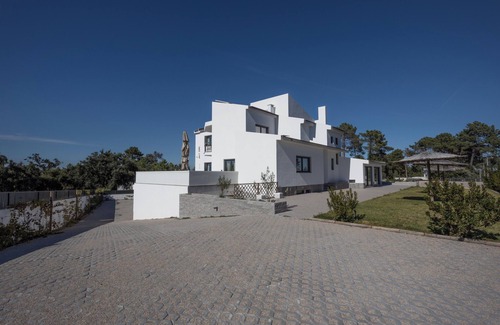 Castelo Apartment | Room with private bathroom and pool view at Casa das Vinhas in Sesimbra