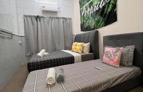 Kampung Rambutan Hostel | Room1#IG theme Bargainous#Shared Bathroom#3pax#2min Kek Lok Si