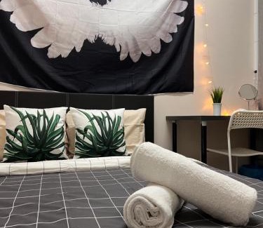 Kampung Rambutan Hostel | Room3A#IG theme Bargainous#Shared Bathroom#3pax#2min Kek Lok Si
