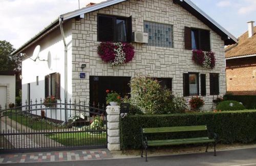 Knezevi Vinogradi House | Rooms with a parking space Knezevi Vinogradi, Baranja - 15024