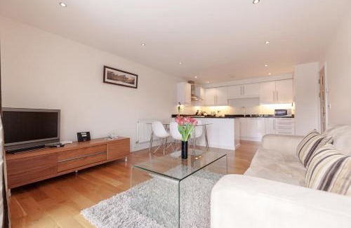 Epsom Apartment | Roomspace Serviced Apartments - Marquis Court