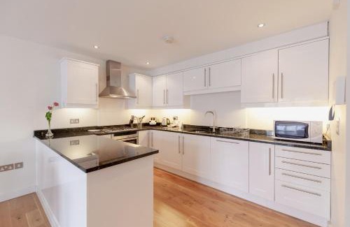 Epsom Apartment | Roomspace Serviced Apartments - Marquis Court