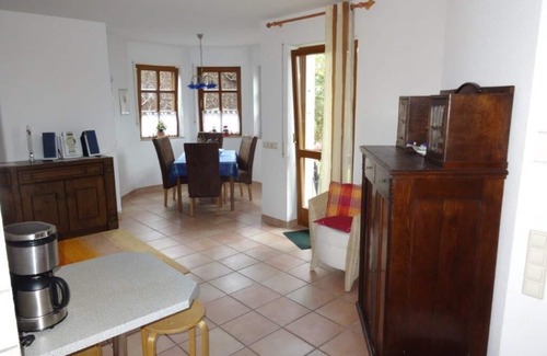 Queichhambach Apartment | Roomy 3-star vacation apartment on the edge of town w/view of the Burg Trifel
