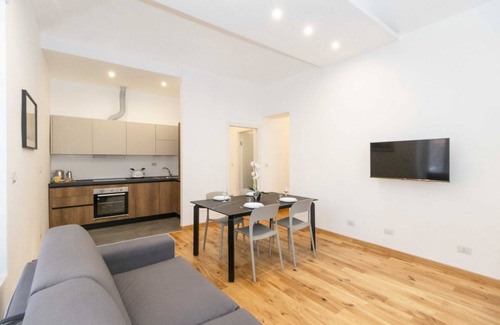 Cenisia Apartment | Roomy and comfortable apartment ideal for hosting up to 6 people is located in the Cenisia district, a quiet residential area, near the Turin Polytechnic campus and the Court, 2 km from Porta Susa station, and close to bus and metro lines for the city ce