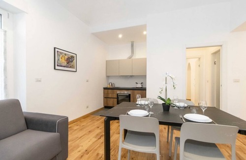 Cenisia Apartment | Roomy and comfortable apartment ideal for hosting up to 6 people is located in the Cenisia district, a quiet residential area, near the Turin Polytechnic campus and the Court, 2 km from Porta Susa station, and close to bus and metro lines for the city ce