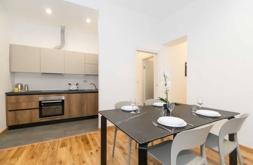 Cenisia Apartment | Roomy and comfortable apartment ideal for hosting up to 6 people is located in the Cenisia district, a quiet residential area, near the Turin Polytechnic campus and the Court, 2 km from Porta Susa station, and close to bus and metro lines for the city ce