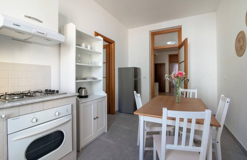 Borgo Vecchio Apartment | Roomy Apartment between the Port and Politeama
