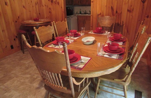 Tannersville House | Roomy Relaxing House, Large Yard Stores Restaurants Trails Lake River PavedDrive