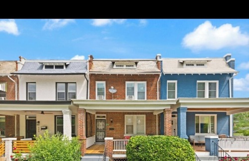 Petworth House | Roomy three bedroom house in NW Washington DC. Open space concept, pretty