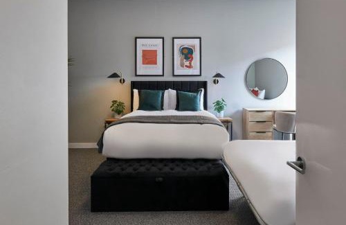 Liverpool City Centre Apartment | Ropewalks Retreat III - Sleeping 8 Guests with Parking