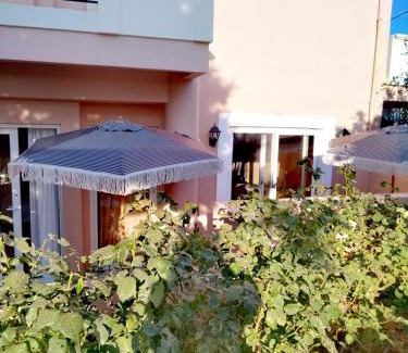 Kounoupidiana Apartment | RosaMaria's Garden