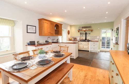 Troutbeck Cottage | ROSE COTTAGE AT TROUTBECK, character holiday cottage in Troutbeck
