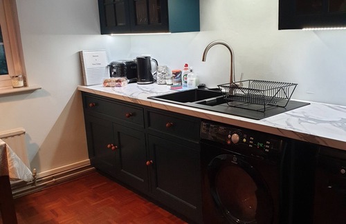 New Forest District Cottage | Rose Cottage, Burley, New Forest National Park - dog friendly,EV point,sleeps 10