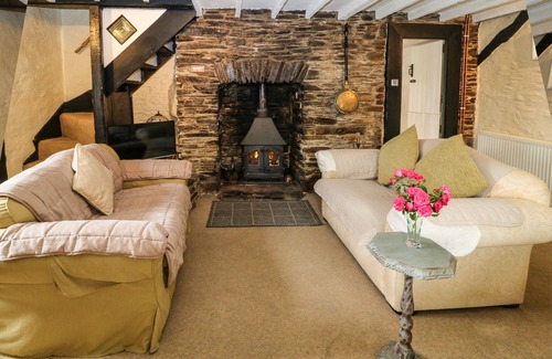Milton Combe Cottage | ROSE COTTAGE, pet friendly, luxury holiday cottage in Yelverton