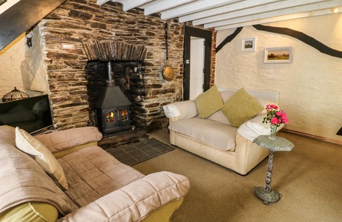 Milton Combe Cottage | ROSE COTTAGE, pet friendly, luxury holiday cottage in Yelverton