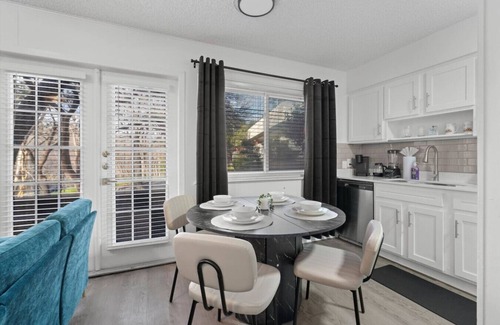 West Campus Apartment | Rose Entertainment Suite | Convenient for ACL, F1!