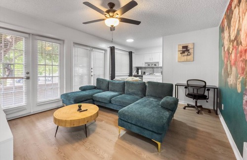 West Campus Apartment | Rose Entertainment Suite | Convenient for ACL, F1!