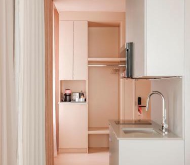 Saint-Roch Hotel | Rose - Hôtel Invisible