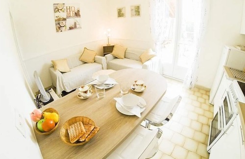 Beziers Apartment | Rose Retreat at Domaine du Pin - Béziers, Languedoc Roussillon