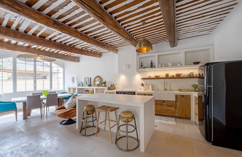 Robion House | Rose Thé - Maison de village dans le Lubéron