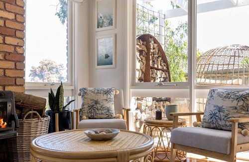 Rosebud House | Rosebud Hideaway - Cute Cosy Beach House, Funky styled house for all family. Plenty of room for the